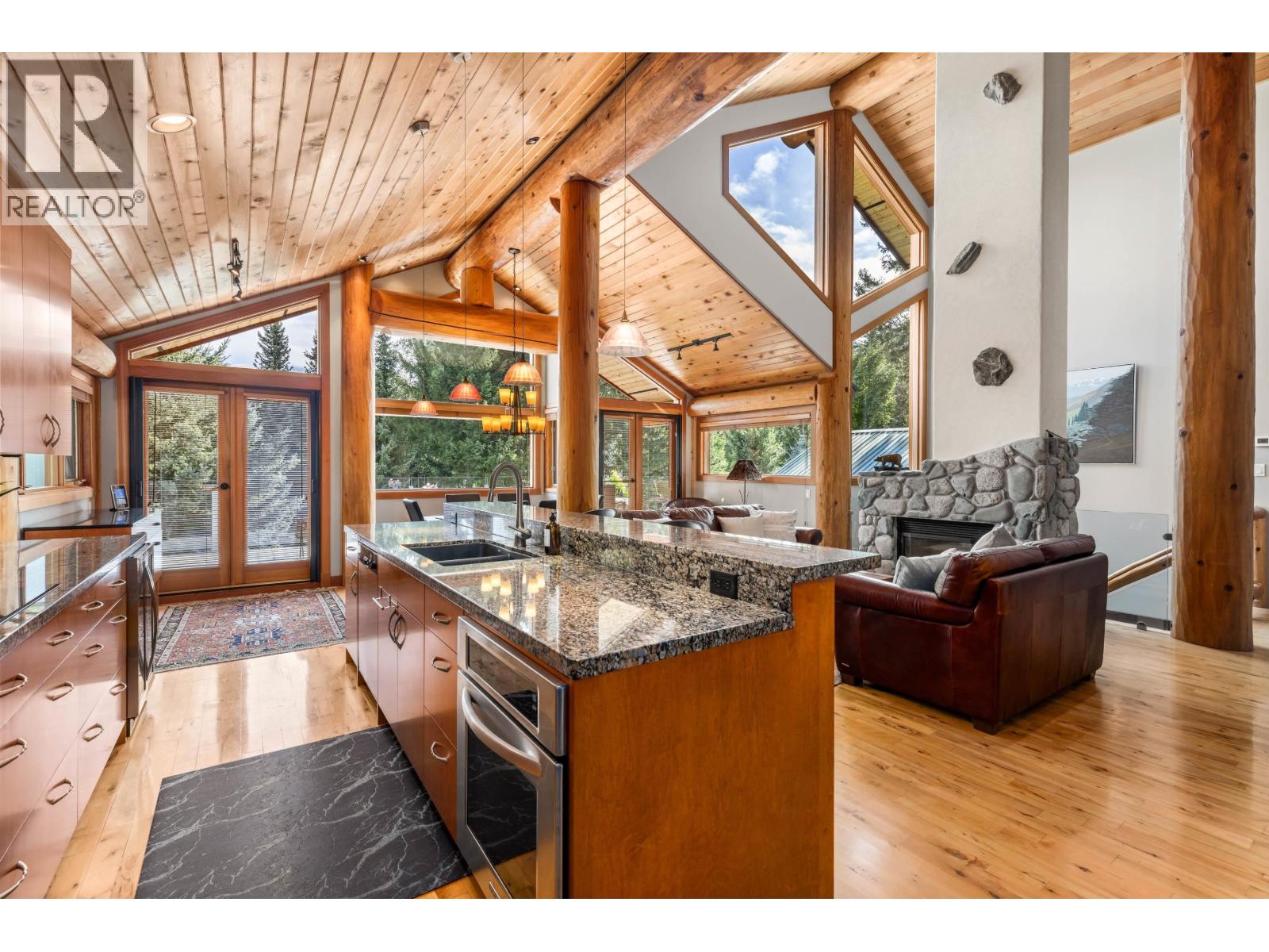 6487 Balsam Way, Whistler, British Columbia  V8E 0C5 - Photo 9 - R3050173