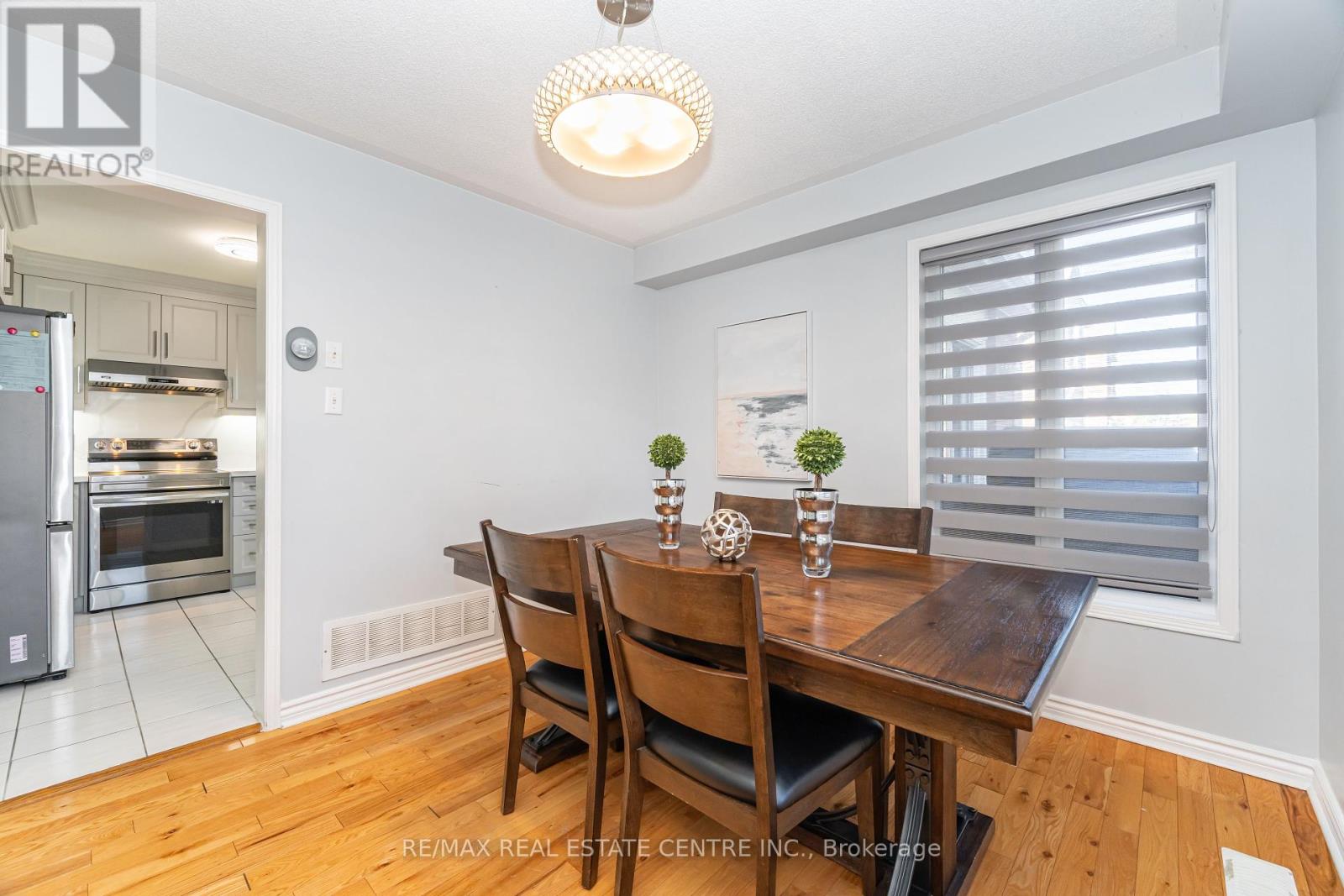 16 Feathertop Lane, Brampton, Ontario  L6R 1W9 - Photo 11 - W12418891