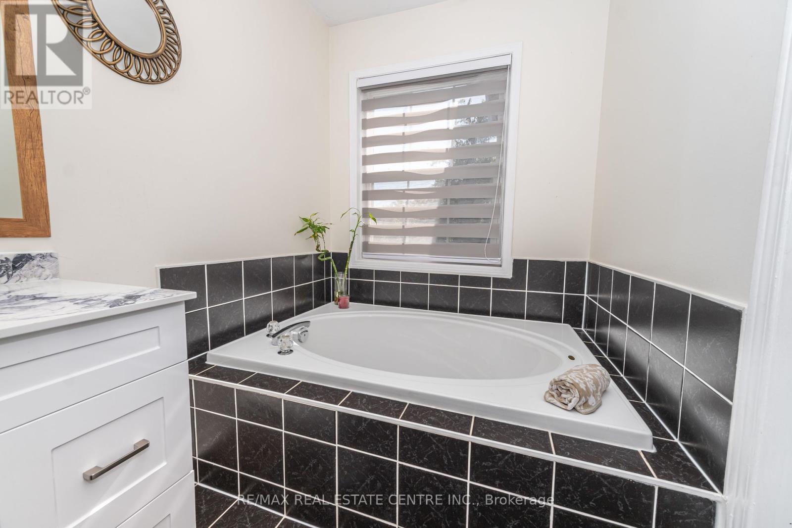 16 Feathertop Lane, Brampton, Ontario  L6R 1W9 - Photo 27 - W12418891