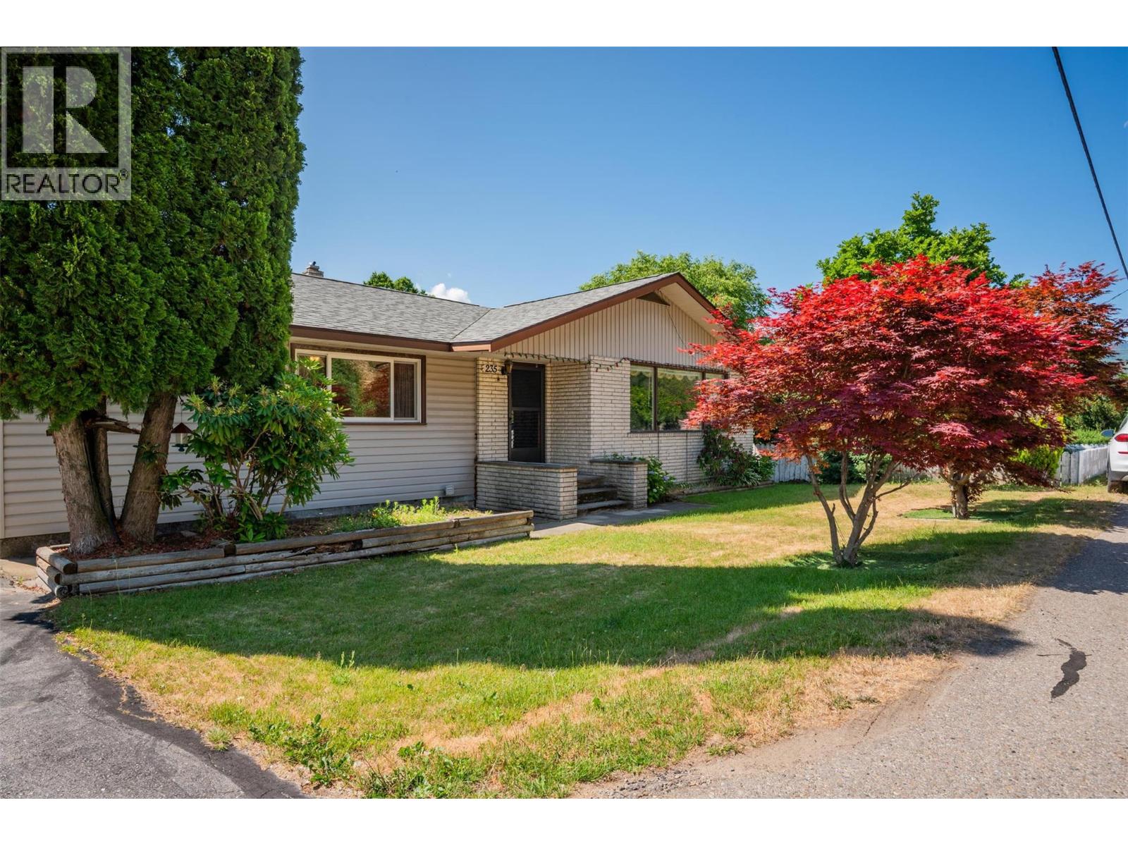 235 10th Avenue, Montrose, British Columbia  V0G 1P0 - Photo 1 - 10363734