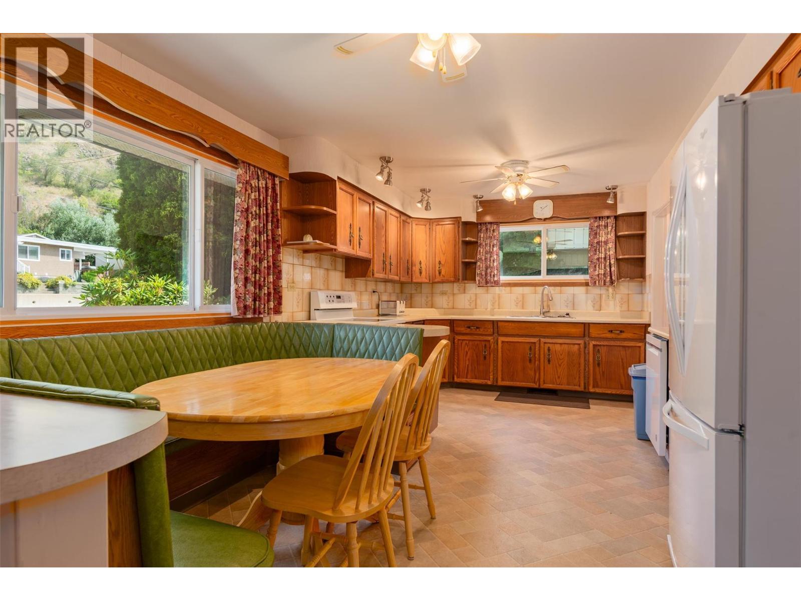 235 10th Avenue, Montrose, British Columbia  V0G 1P0 - Photo 12 - 10363734