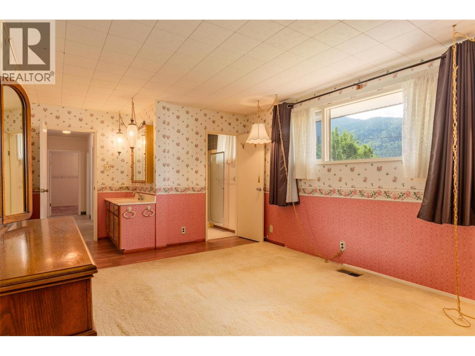 235 10th Avenue, Montrose, British Columbia  V0G 1P0 - Photo 17 - 10363734