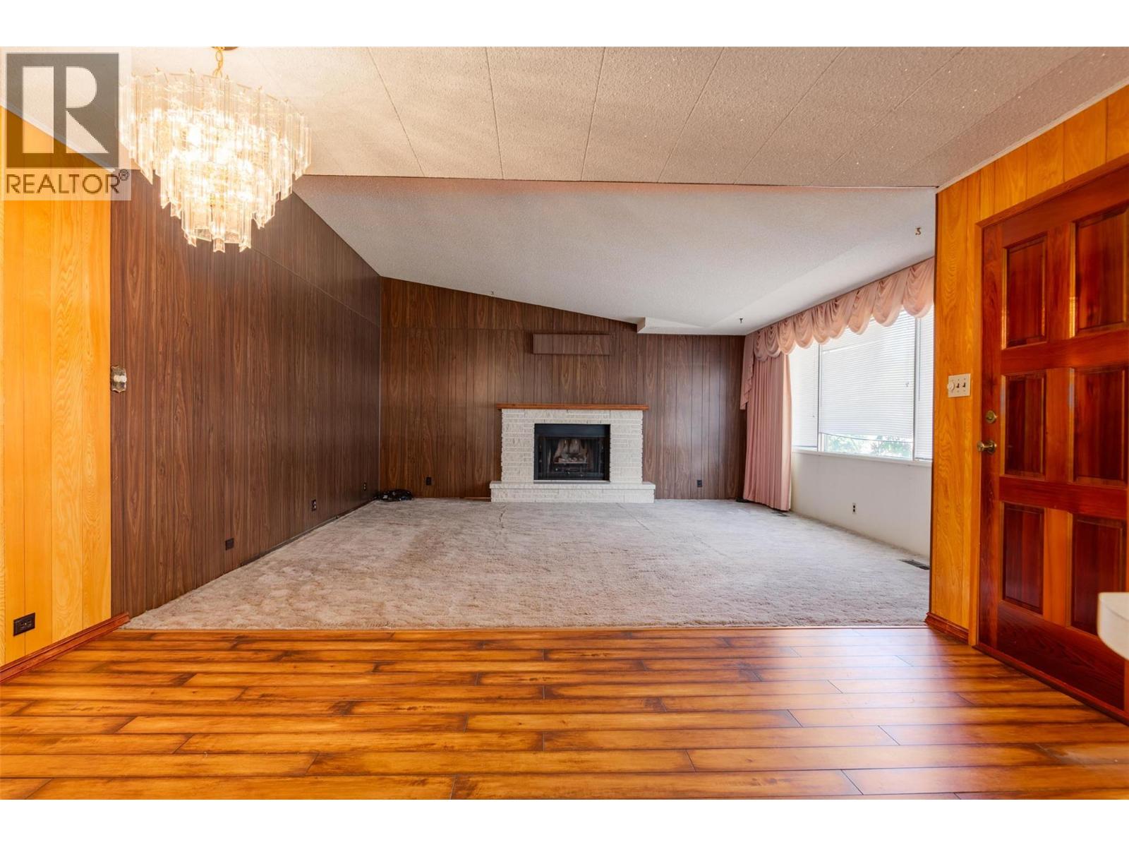 235 10th Avenue, Montrose, British Columbia  V0G 1P0 - Photo 2 - 10363734
