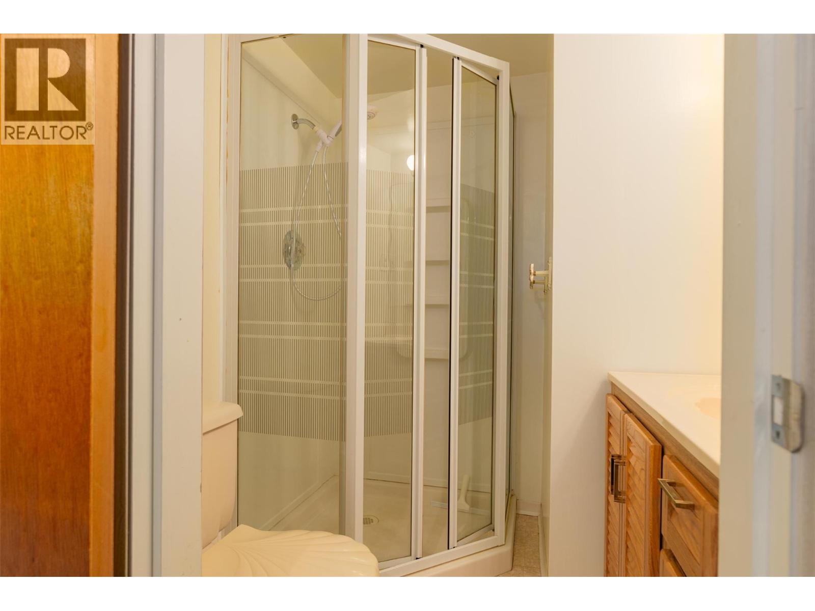 235 10th Avenue, Montrose, British Columbia  V0G 1P0 - Photo 34 - 10363734