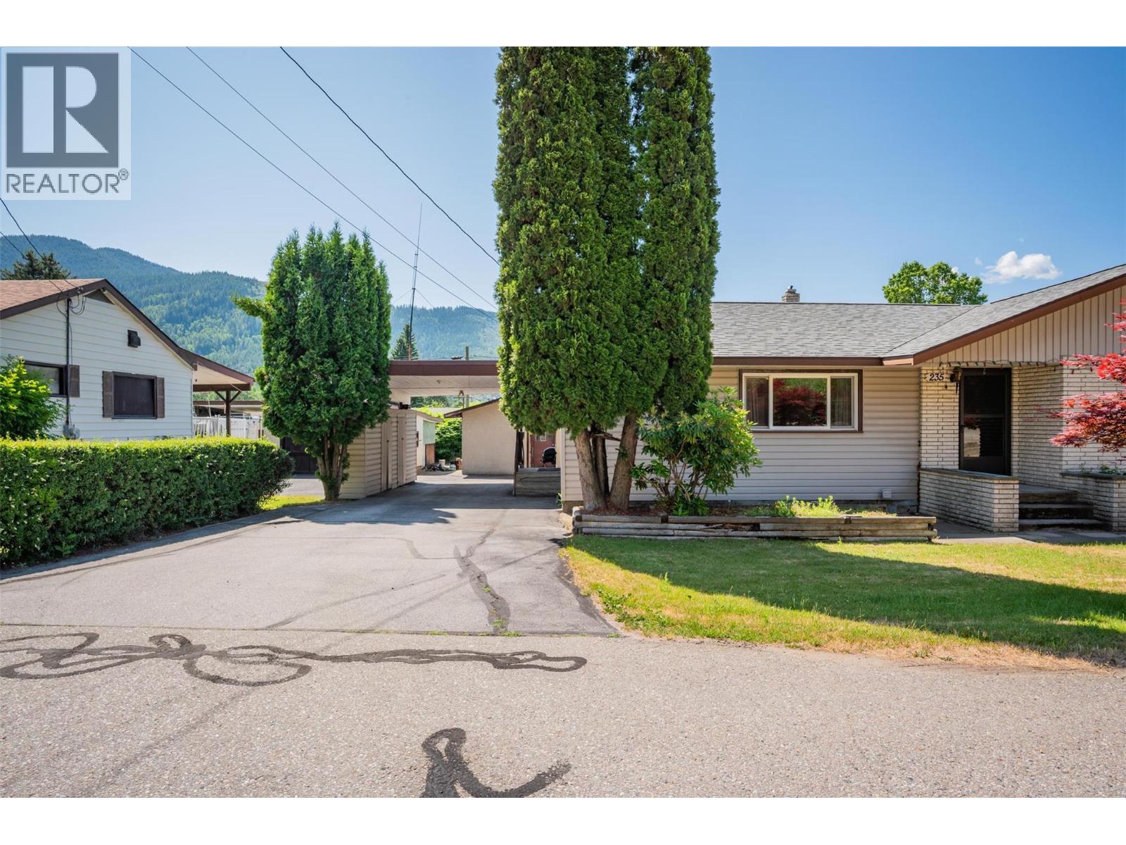 235 10th Avenue, Montrose, British Columbia  V0G 1P0 - Photo 37 - 10363734
