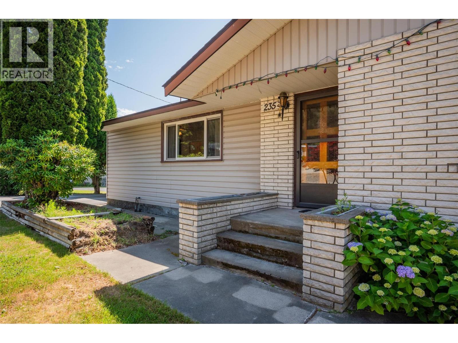 235 10th Avenue, Montrose, British Columbia  V0G 1P0 - Photo 40 - 10363734