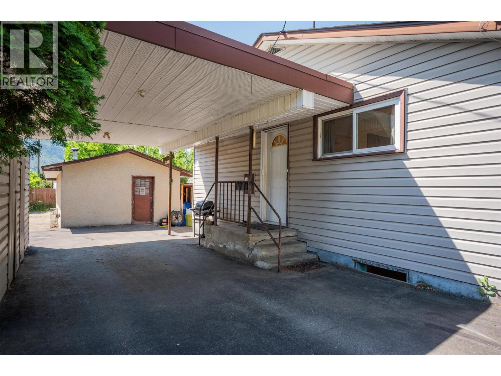 235 10th Avenue, Montrose, British Columbia  V0G 1P0 - Photo 42 - 10363734
