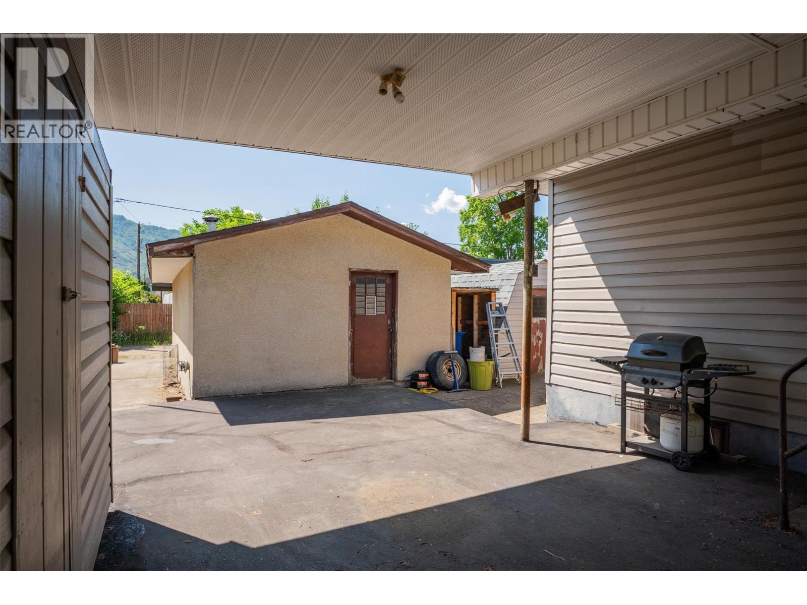 235 10th Avenue, Montrose, British Columbia  V0G 1P0 - Photo 43 - 10363734
