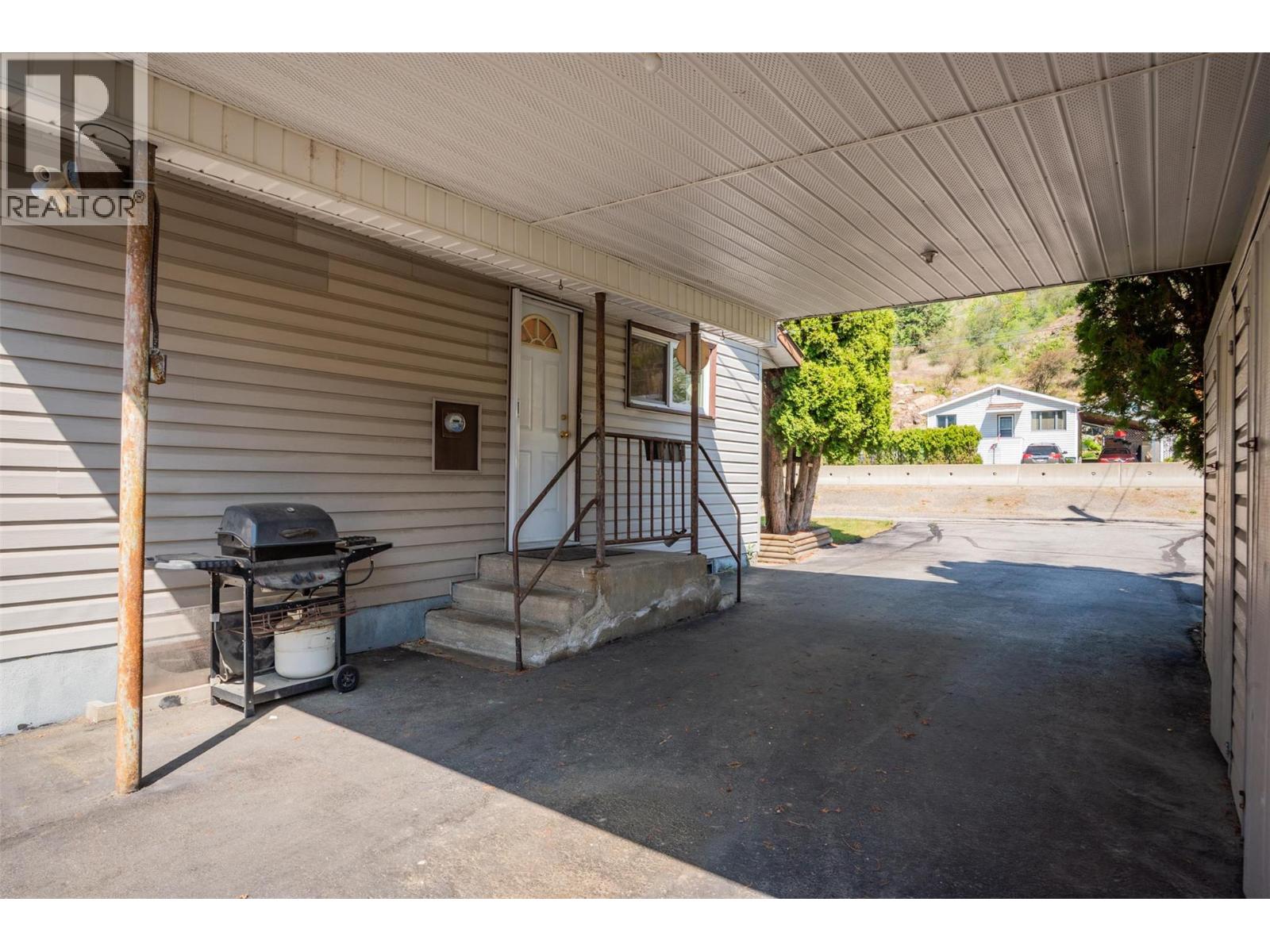 235 10th Avenue, Montrose, British Columbia  V0G 1P0 - Photo 44 - 10363734