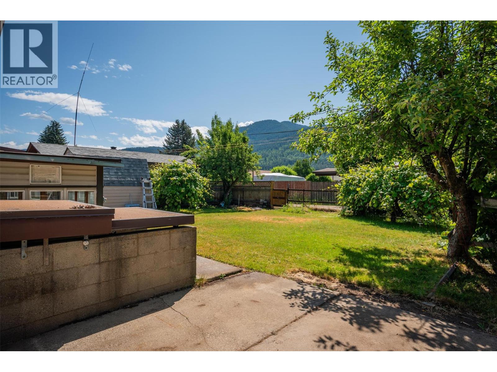 235 10th Avenue, Montrose, British Columbia  V0G 1P0 - Photo 46 - 10363734