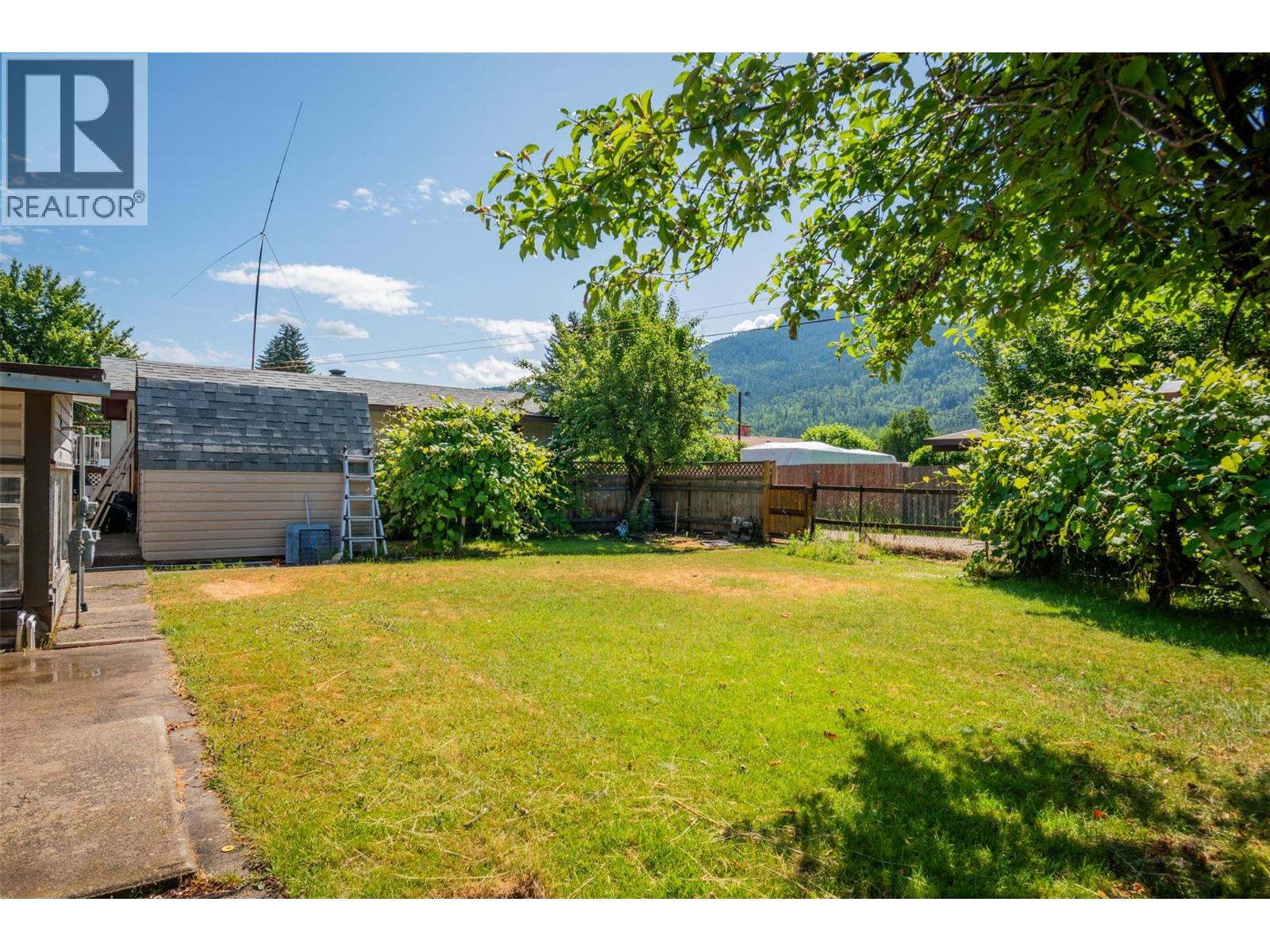 235 10th Avenue, Montrose, British Columbia  V0G 1P0 - Photo 47 - 10363734