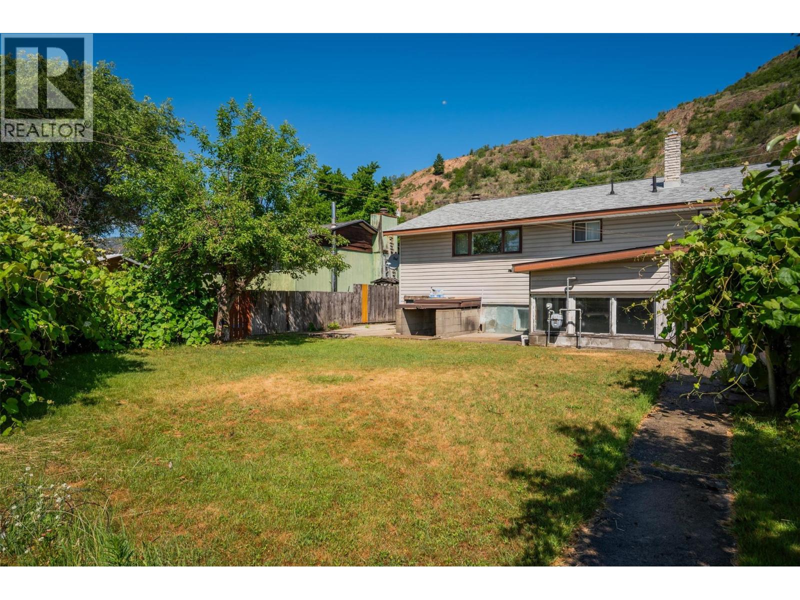 235 10th Avenue, Montrose, British Columbia  V0G 1P0 - Photo 48 - 10363734