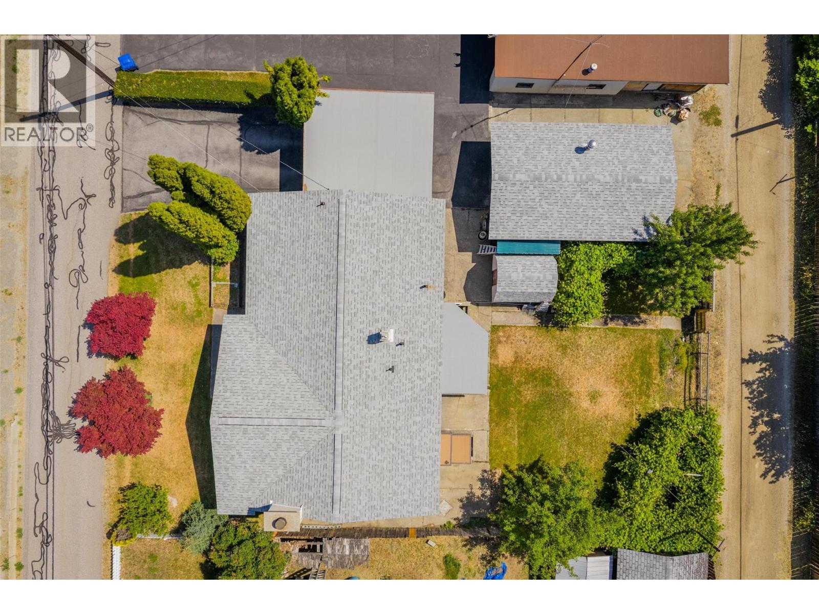 235 10th Avenue, Montrose, British Columbia  V0G 1P0 - Photo 55 - 10363734