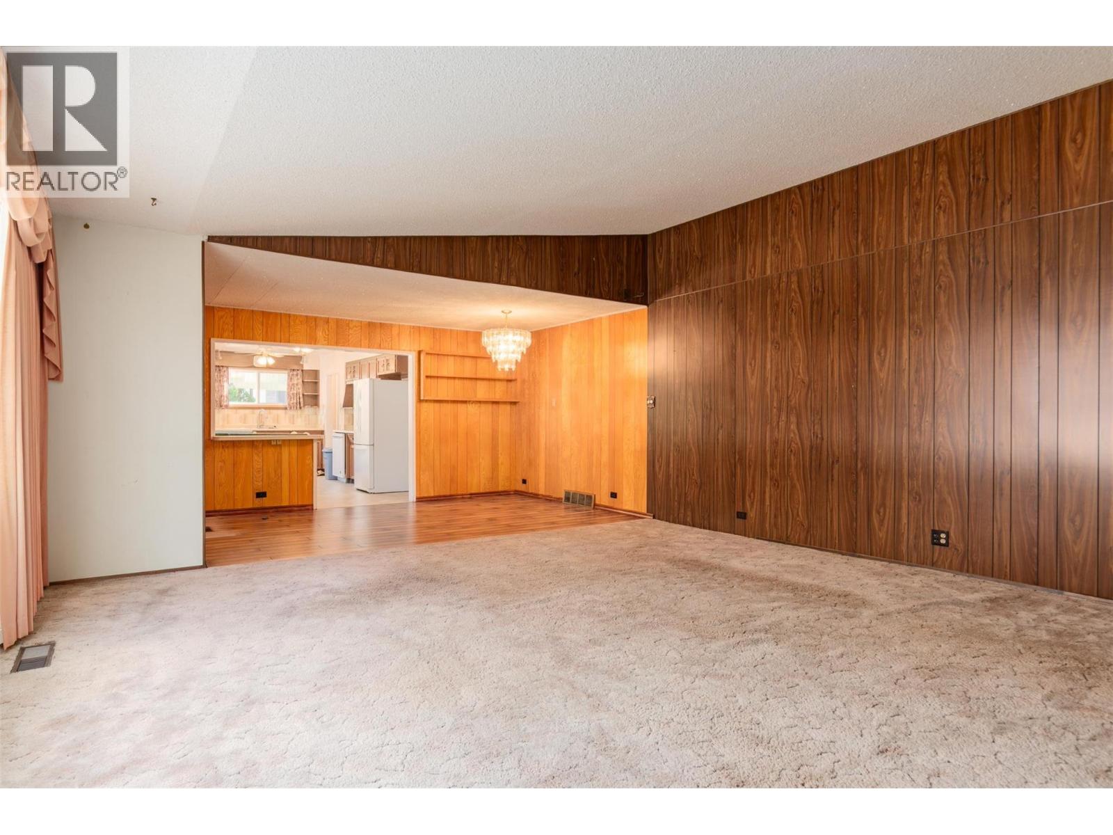 235 10th Avenue, Montrose, British Columbia  V0G 1P0 - Photo 7 - 10363734