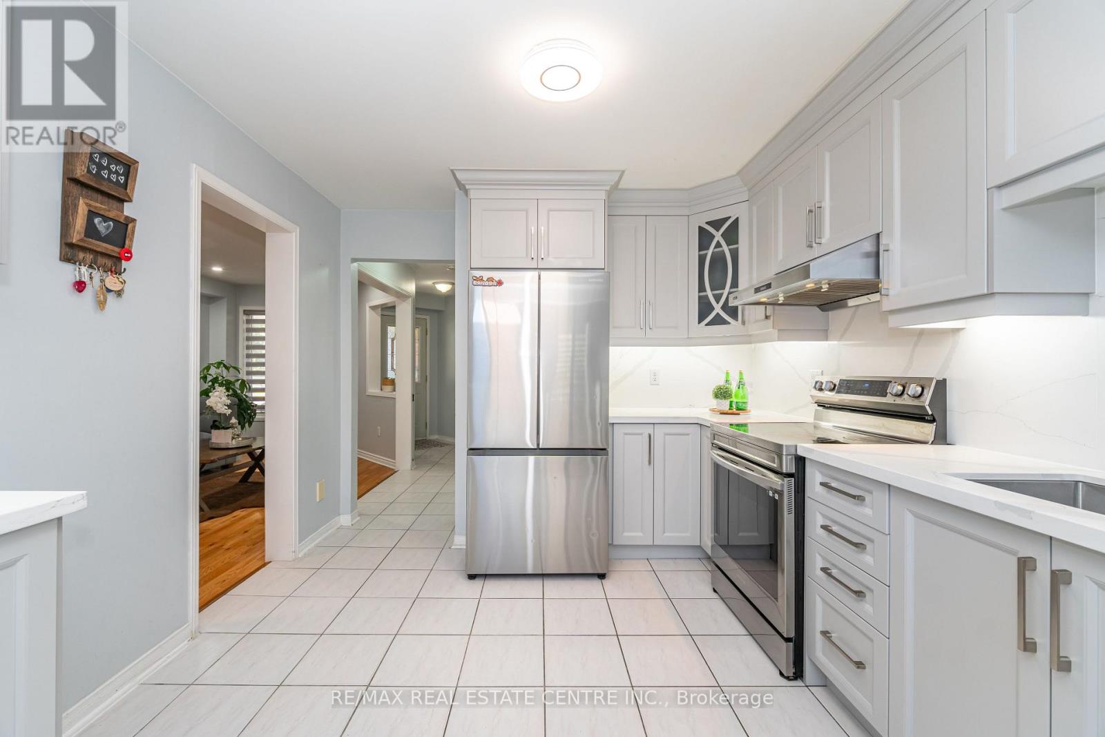 16 Feathertop Lane, Brampton, Ontario  L6R 1W9 - Photo 13 - W12418891