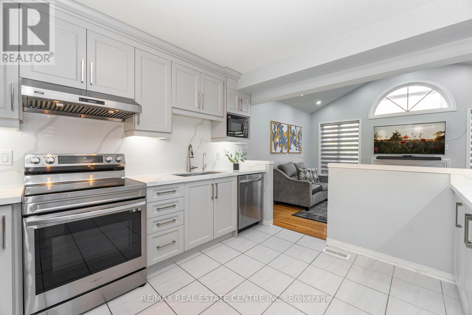 16 Feathertop Lane, Brampton, Ontario  L6R 1W9 - Photo 14 - W12418891