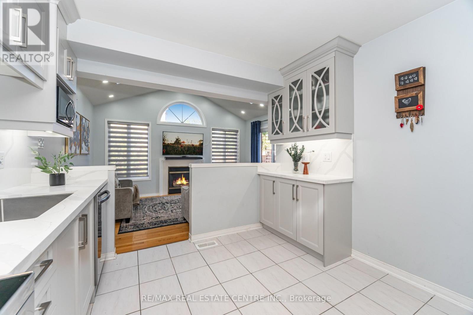 16 Feathertop Lane, Brampton, Ontario  L6R 1W9 - Photo 17 - W12418891