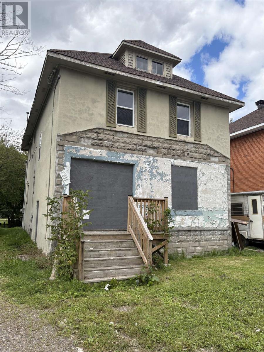 231 Brown St, Sault Ste. Marie, Ontario  P6A 1N8 - Photo 1 - SM252716