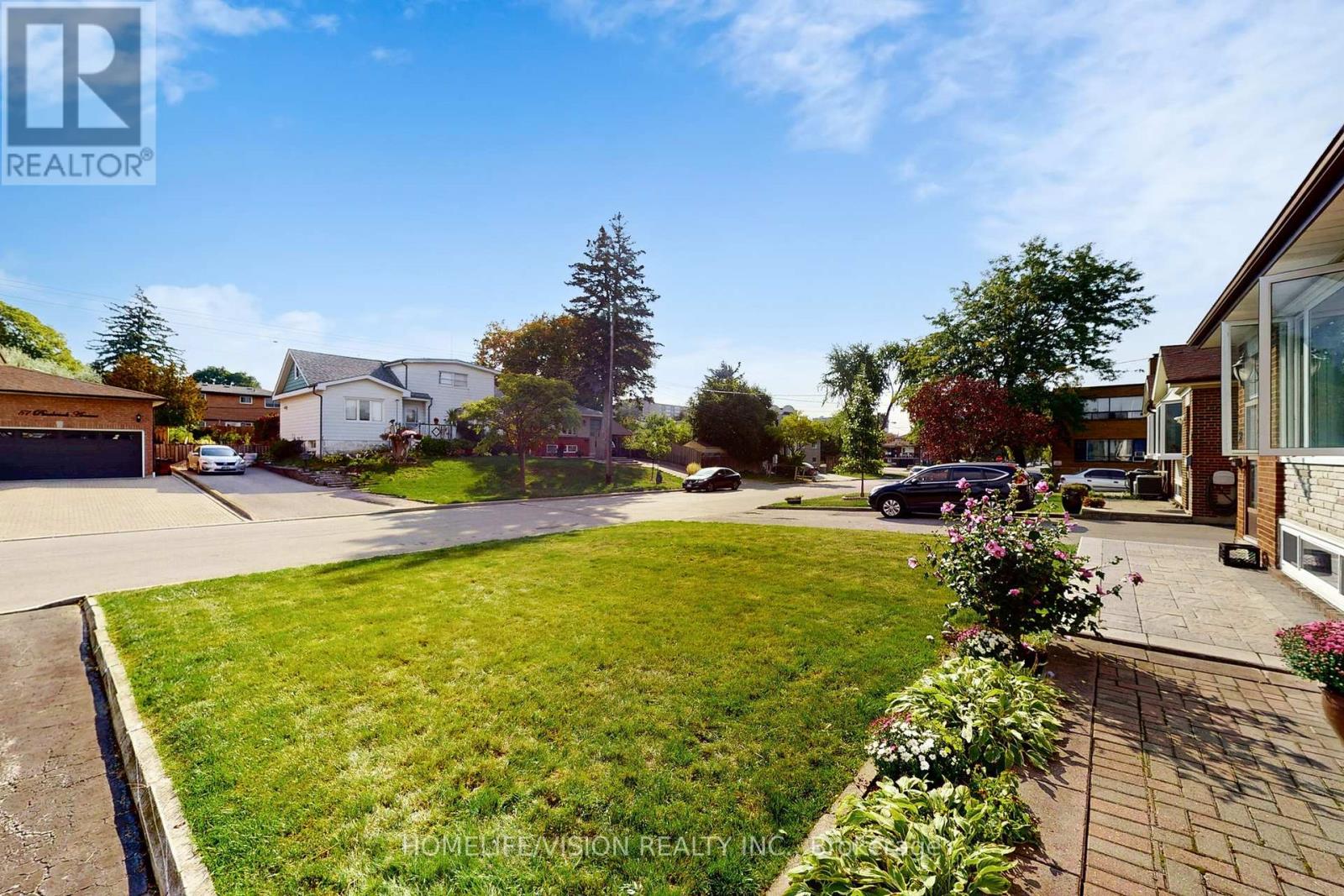 54 Pinebrook Avenue, Toronto, Ontario  M4A 1Z2 - Photo 4 - C12419055