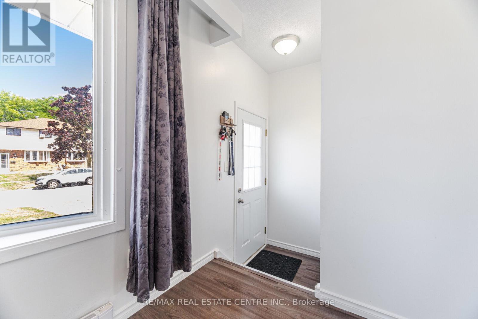 Property at 244 KINMOUNT CRESCENT image 5