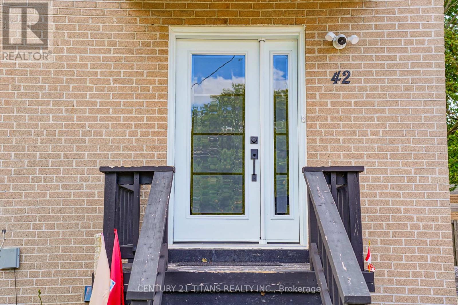 Property at 42 PIXLEY CRESCENT image 3