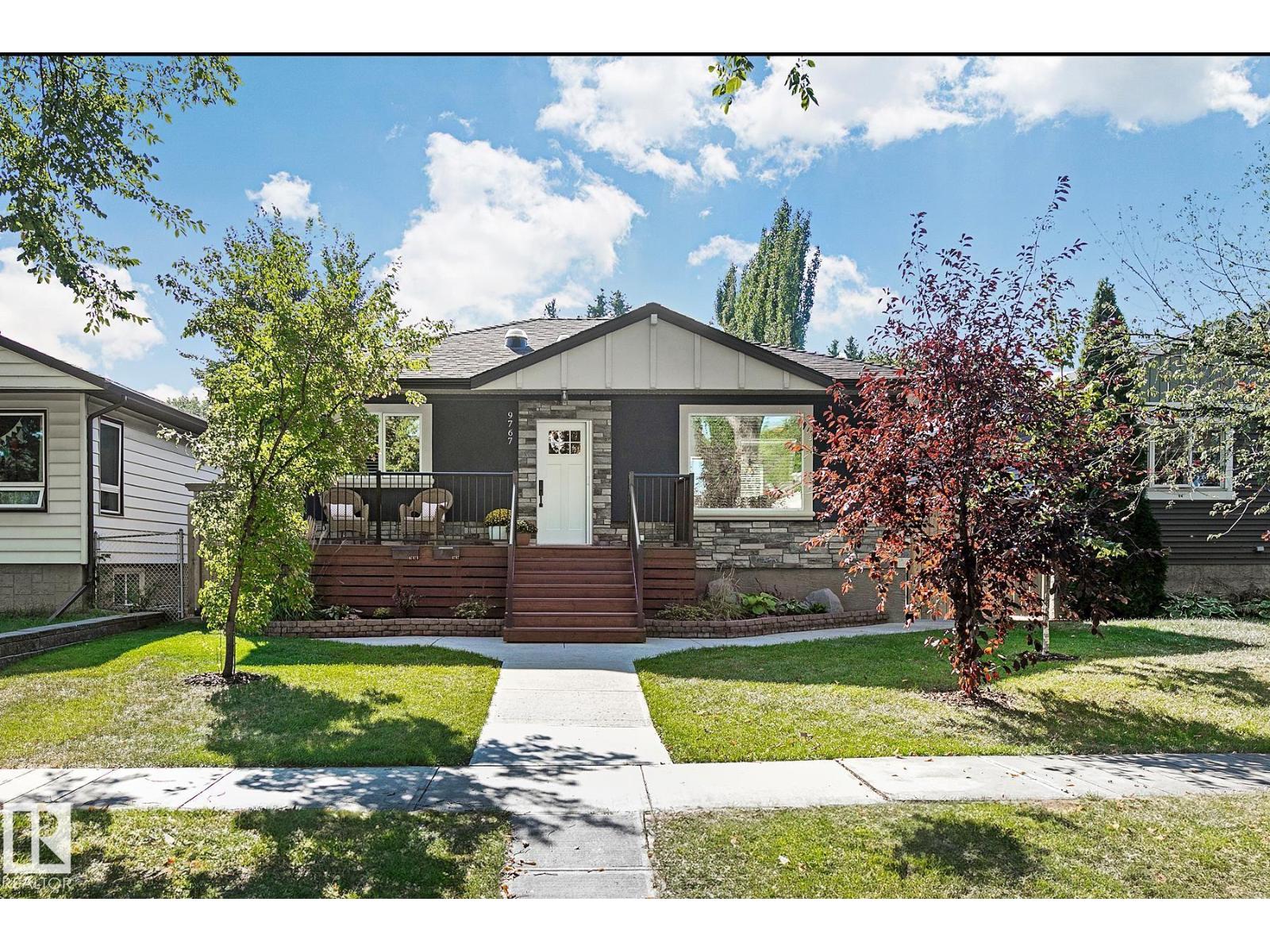 9767 65 Av Nw, Edmonton, Alberta  T6E 0K5 - Photo 2 - E4458916