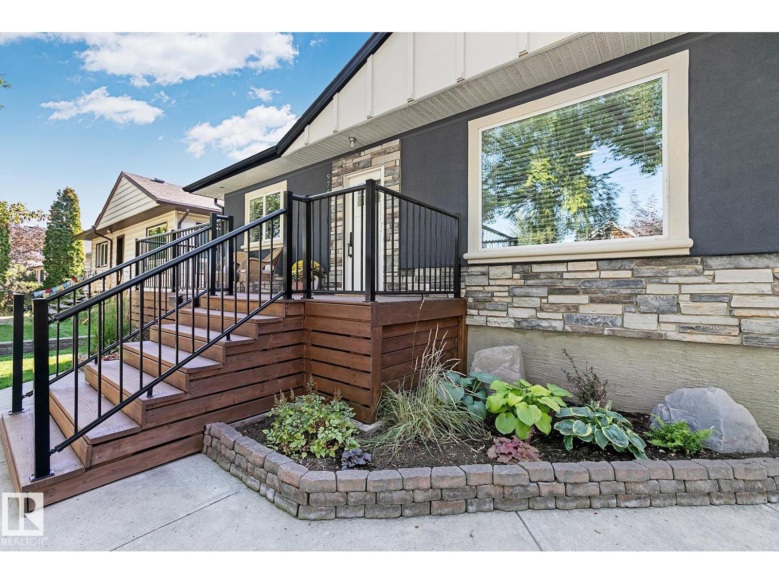 9767 65 Av Nw, Edmonton, Alberta  T6E 0K5 - Photo 4 - E4458916