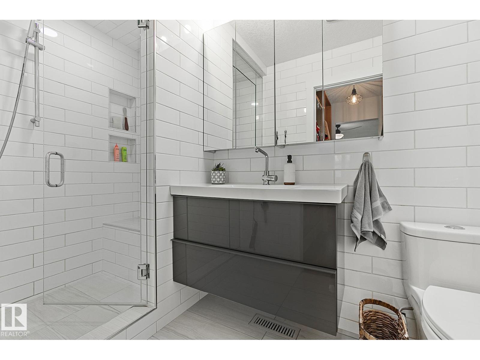 9767 65 Av Nw, Edmonton, Alberta  T6E 0K5 - Photo 22 - E4458916