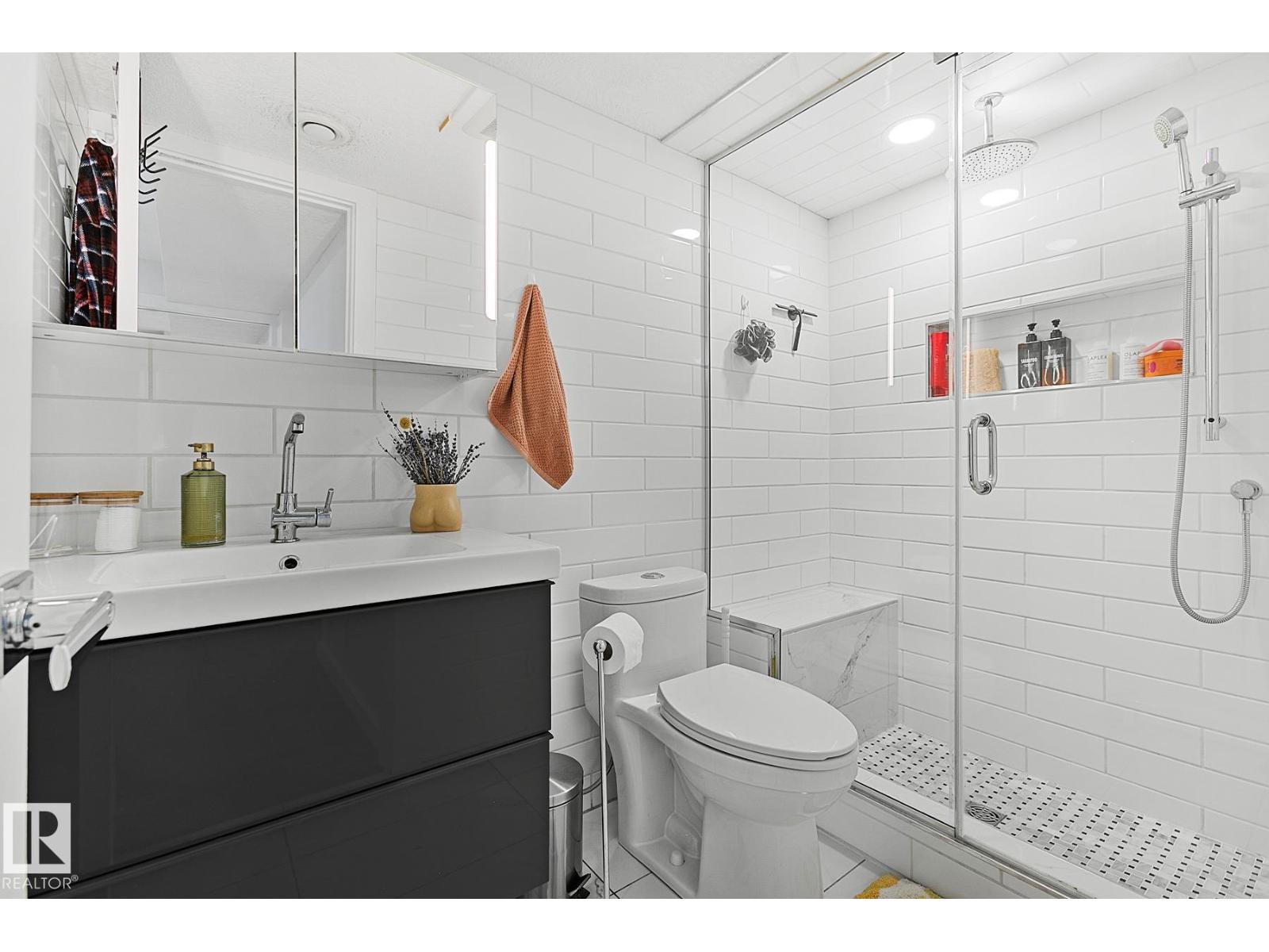 9767 65 Av Nw, Edmonton, Alberta  T6E 0K5 - Photo 42 - E4458916