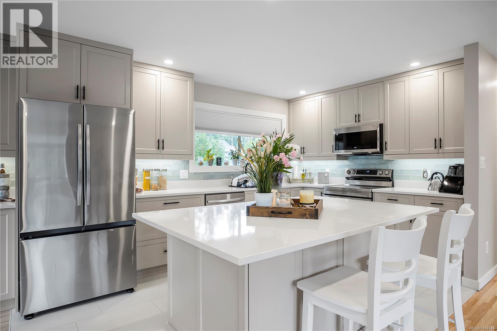 Property at 1710 Centennary Dr image 1