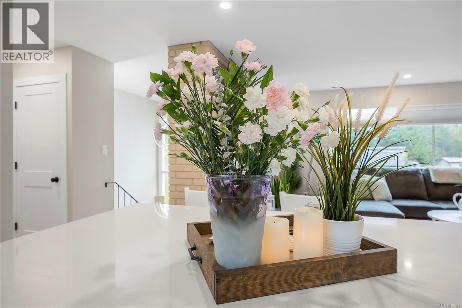 Property at 1710 Centennary Dr image 2