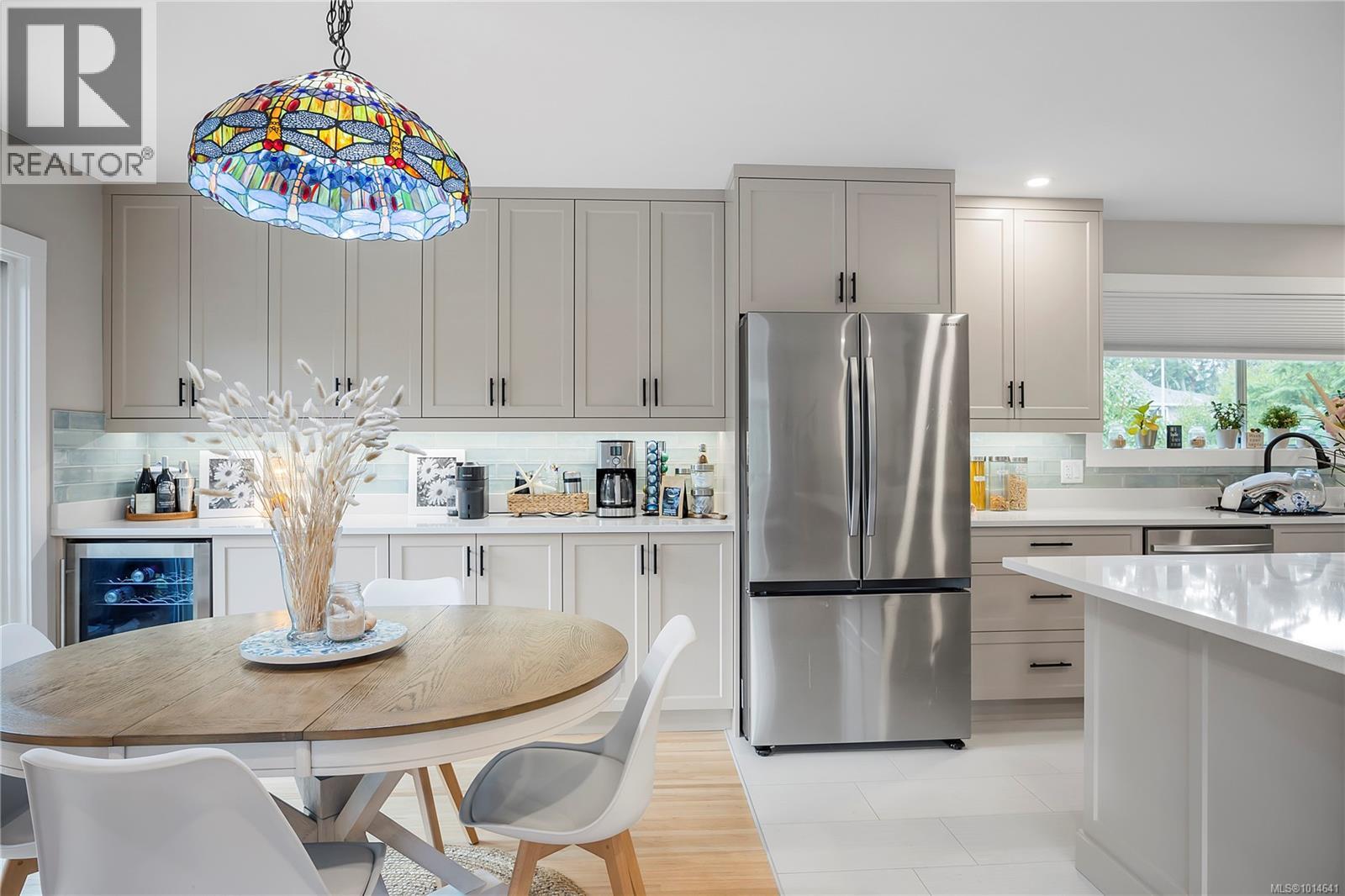 Property at 1710 Centennary Dr image 3