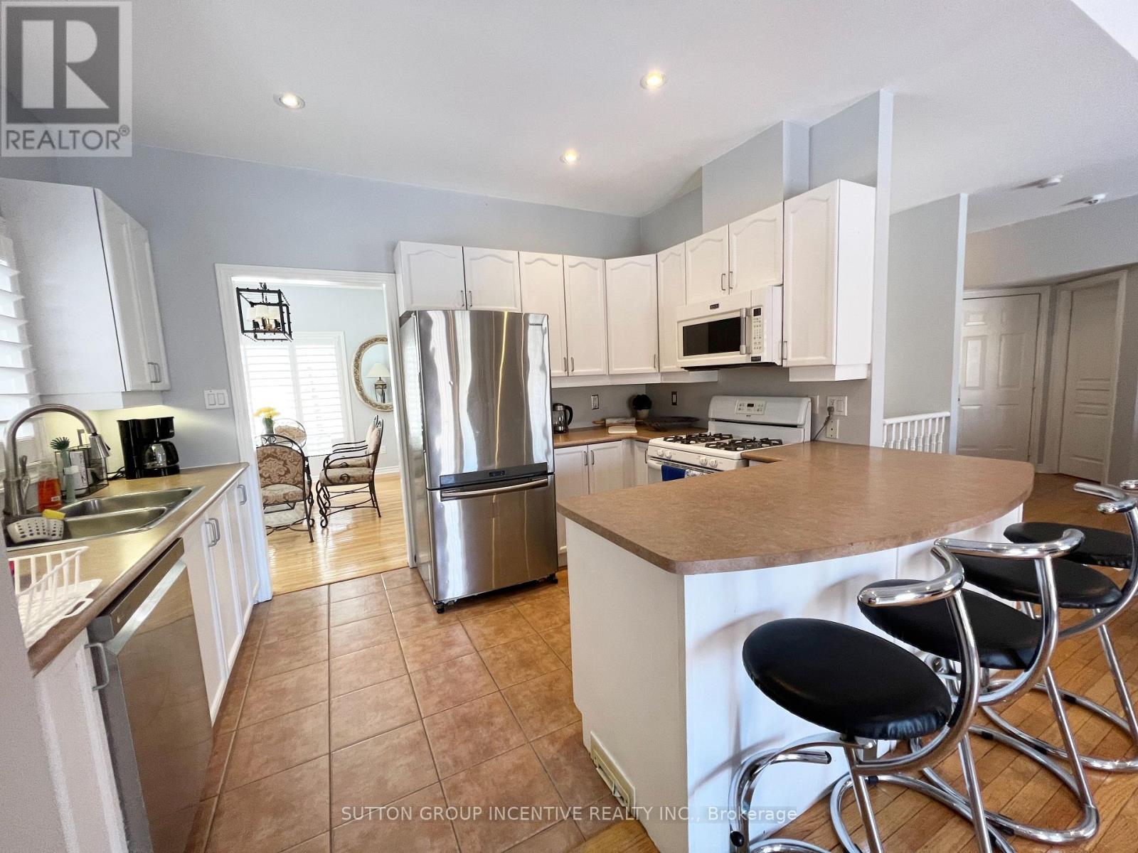 38 Hurst Drive, Barrie, Ontario  L4N 9K3 - Photo 10 - S12419073