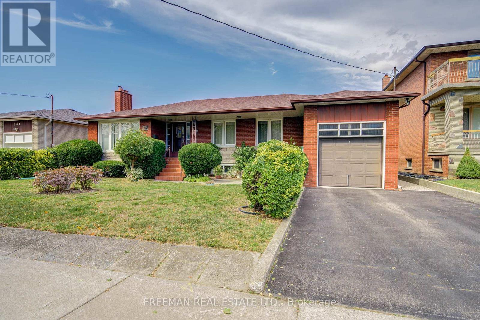 102 HALLSPORT CRESCENT, Toronto, Ontario