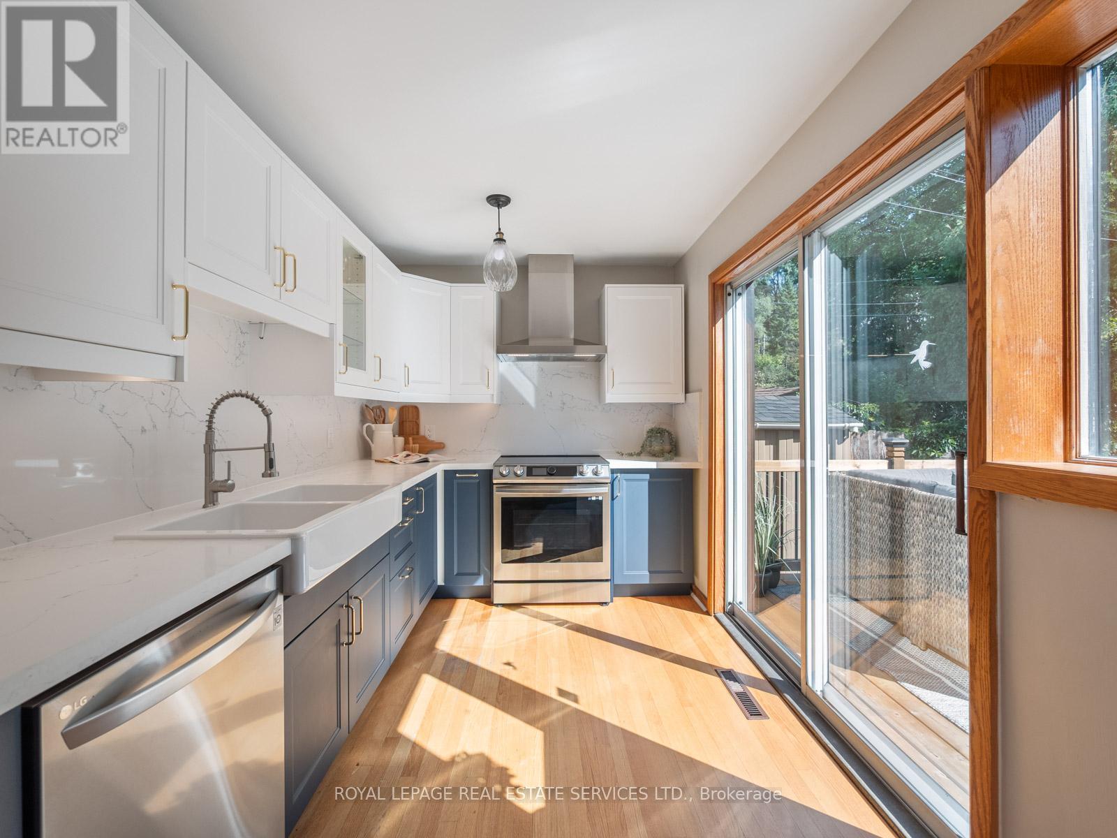 61 Skylark Road, Toronto, Ontario  M6S 4M5 - Photo 12 - W12419001