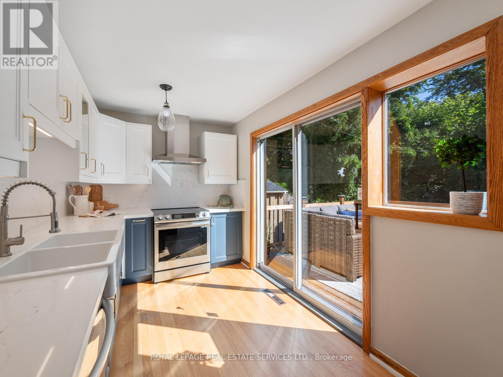61 Skylark Road, Toronto, Ontario  M6S 4M5 - Photo 16 - W12419001