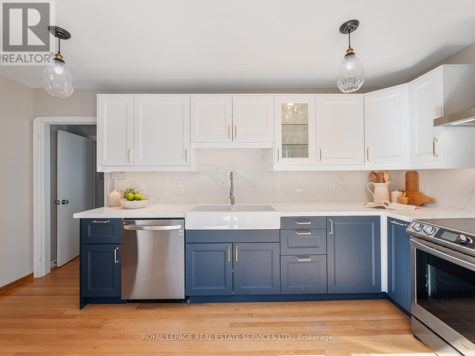 61 Skylark Road, Toronto, Ontario  M6S 4M5 - Photo 17 - W12419001