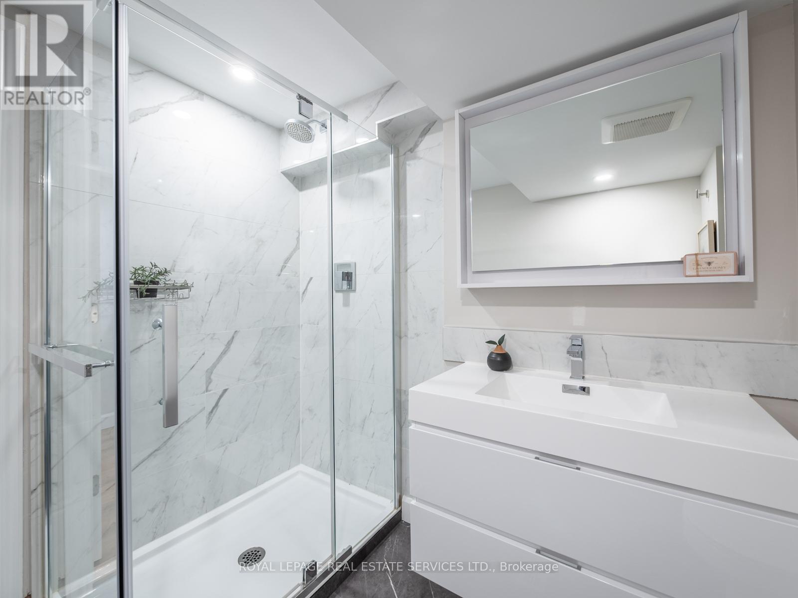 61 Skylark Road, Toronto, Ontario  M6S 4M5 - Photo 34 - W12419001