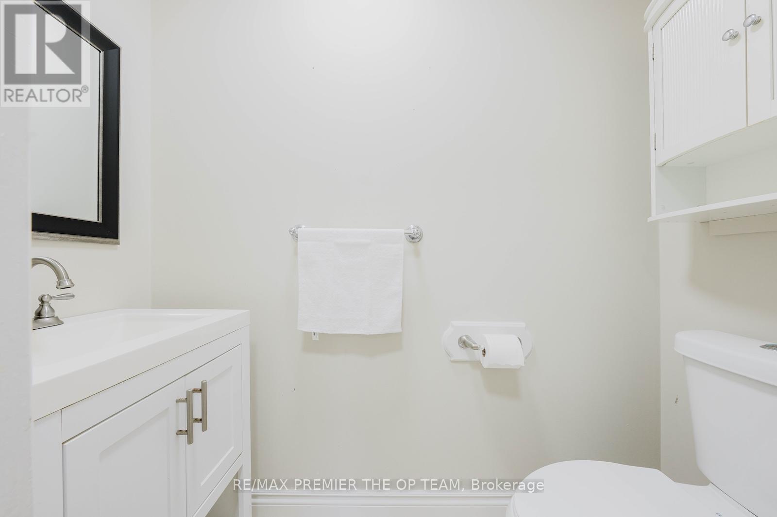 8 Elite Road, Caledon, Ontario  L7K 0K9 - Photo 11 - W12419012