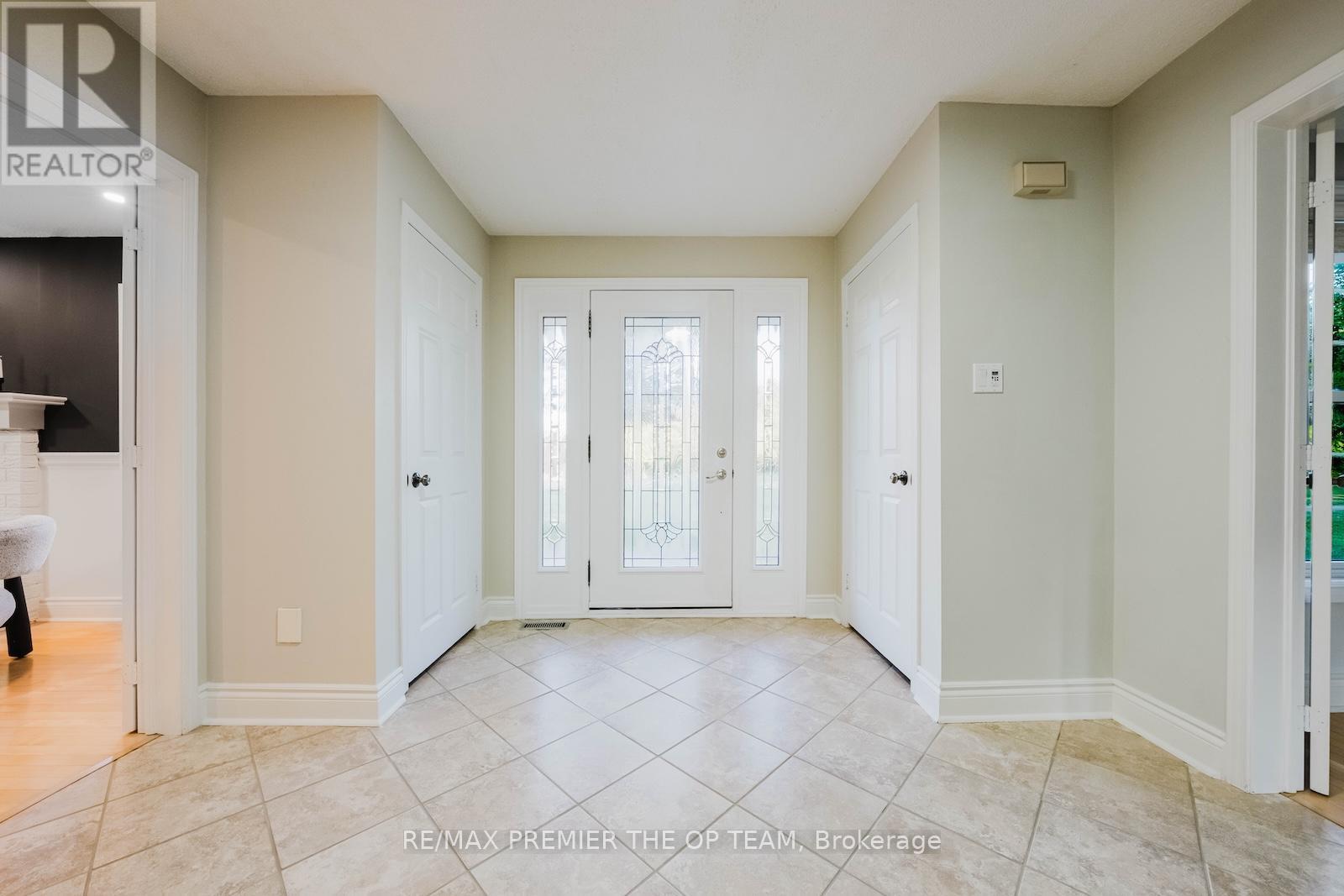 8 Elite Road, Caledon, Ontario  L7K 0K9 - Photo 2 - W12419012