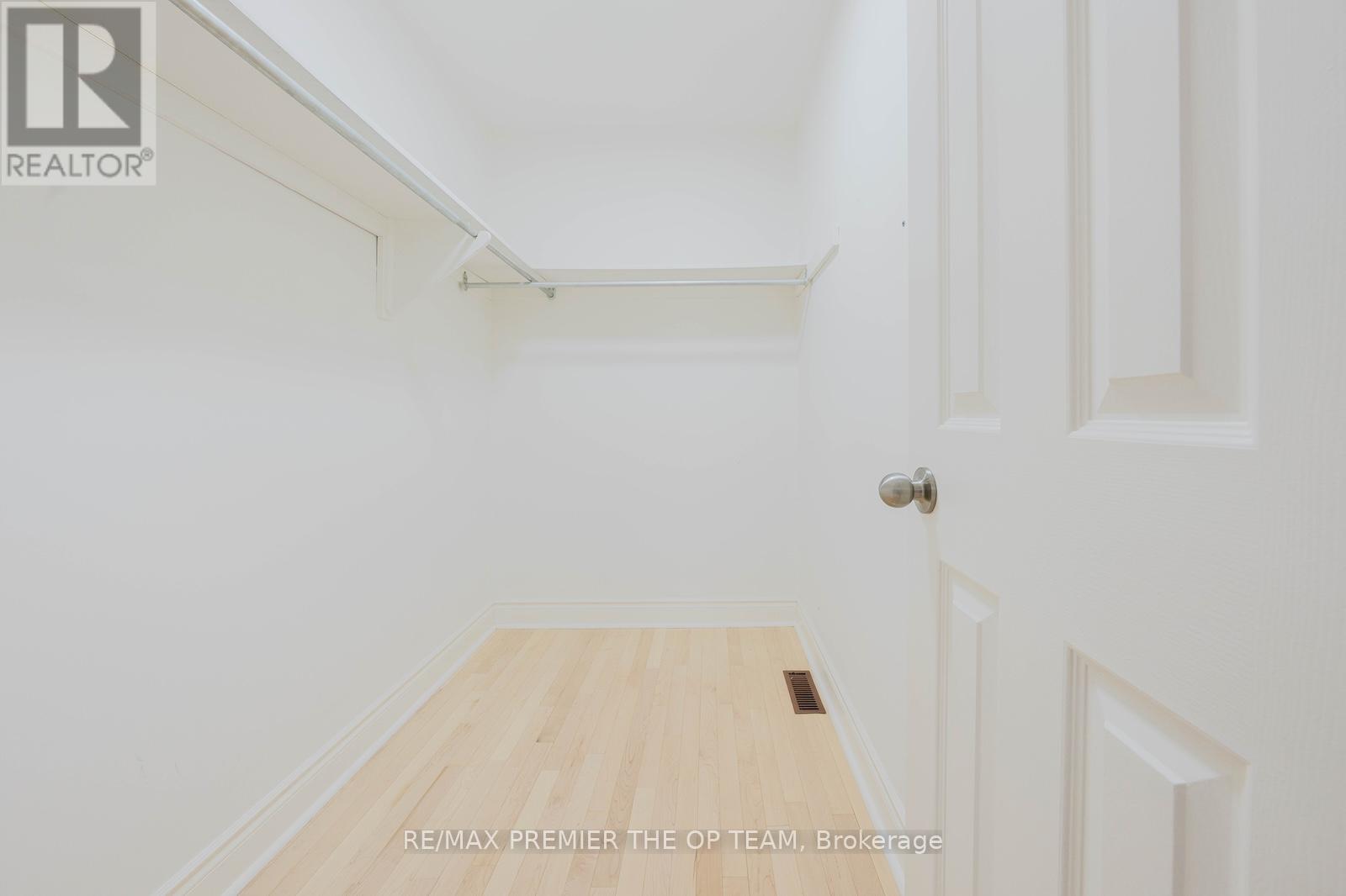 8 Elite Road, Caledon, Ontario  L7K 0K9 - Photo 21 - W12419012