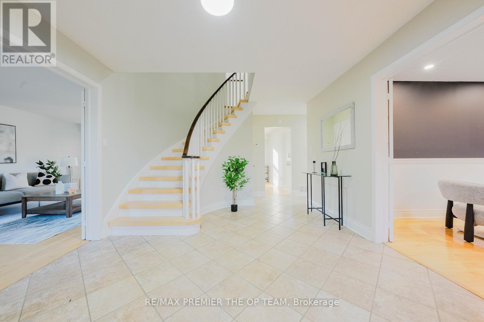 8 Elite Road, Caledon, Ontario  L7K 0K9 - Photo 3 - W12419012