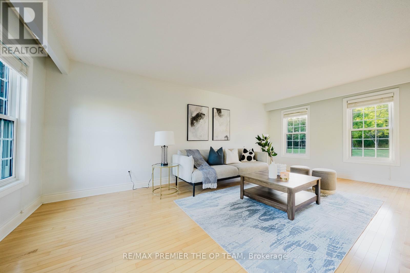 8 Elite Road, Caledon, Ontario  L7K 0K9 - Photo 4 - W12419012