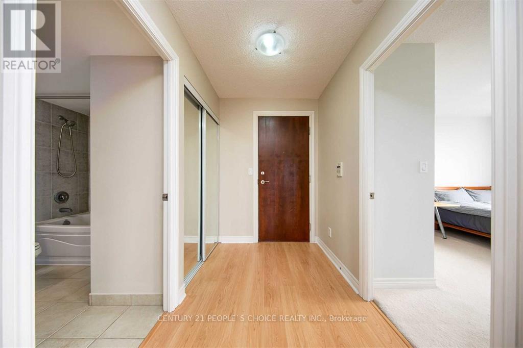 2312 - 310 Burnhamthorpe Road W, Mississauga, Ontario  L5B 4P9 - Photo 6 - W12419014