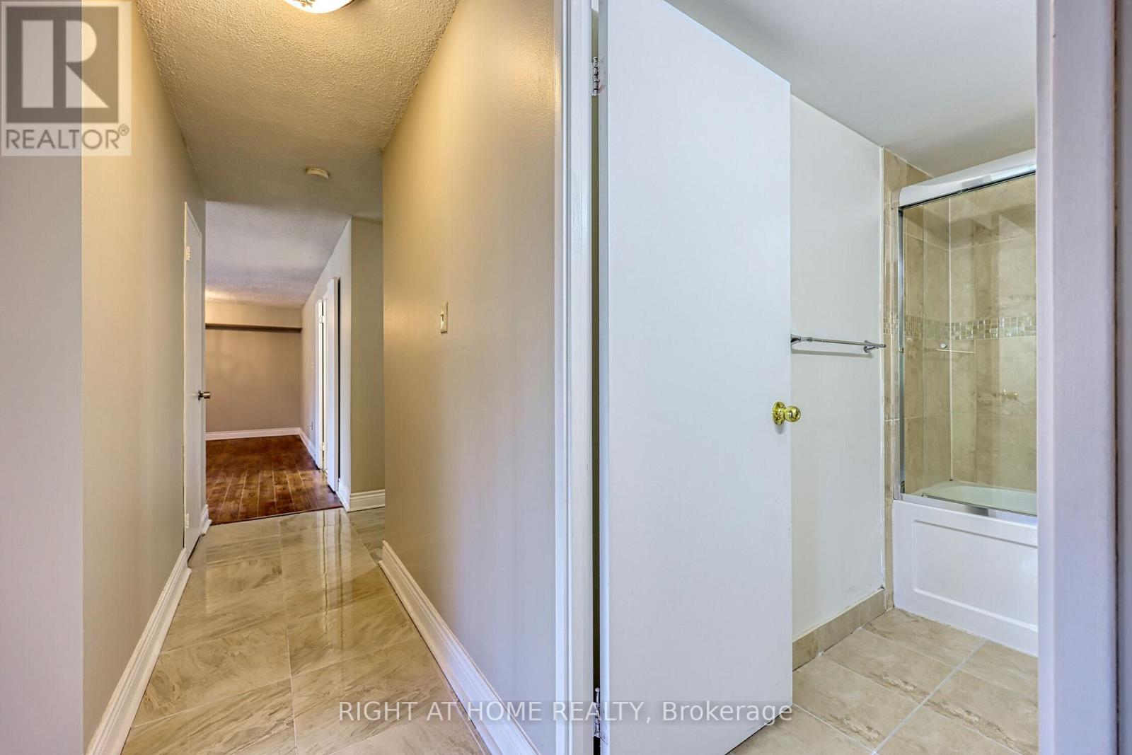 205 - 1580 Mississauga Valley, Mississauga, Ontario  L5A 3T8 - Photo 17 - W12419094