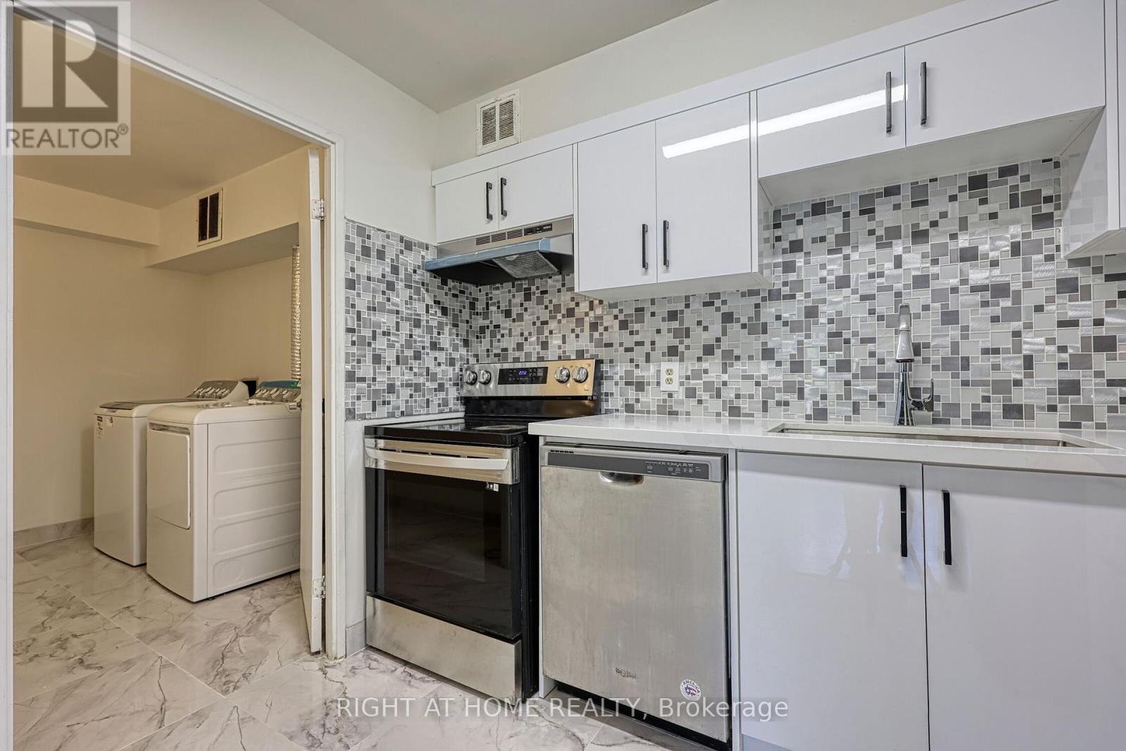 205 - 1580 Mississauga Valley, Mississauga, Ontario  L5A 3T8 - Photo 19 - W12419094