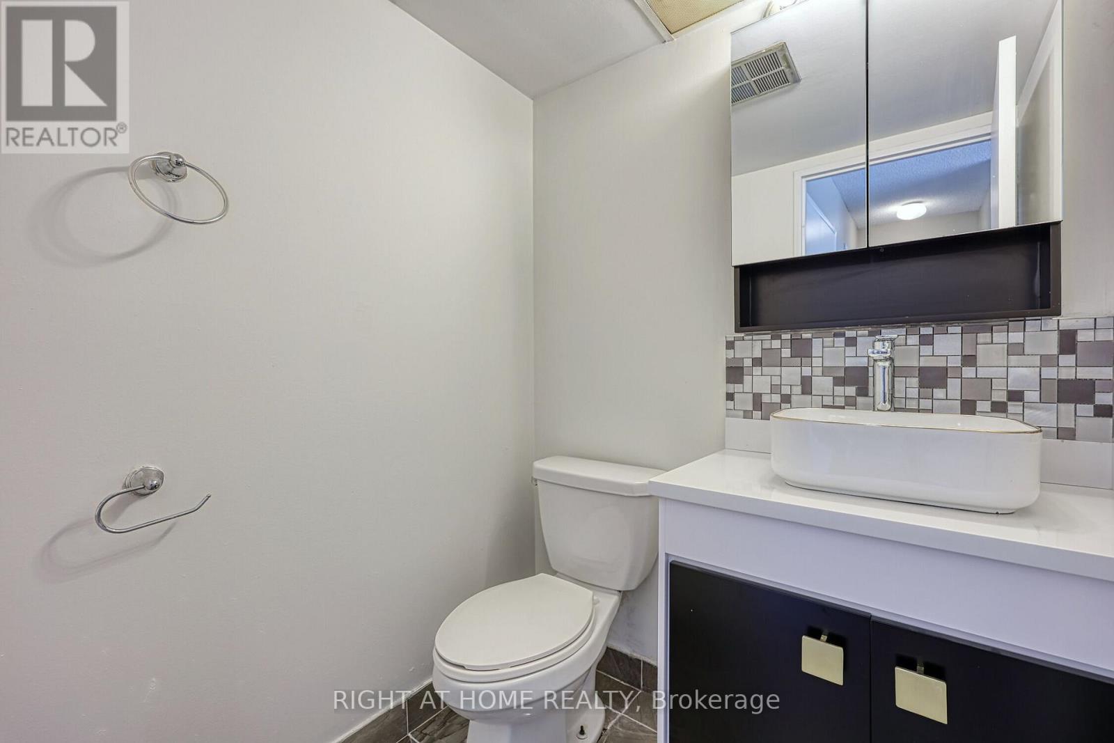 205 - 1580 Mississauga Valley, Mississauga, Ontario  L5A 3T8 - Photo 33 - W12419094