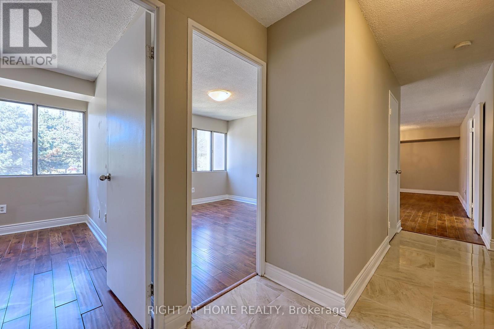 205 - 1580 Mississauga Valley, Mississauga, Ontario  L5A 3T8 - Photo 36 - W12419094
