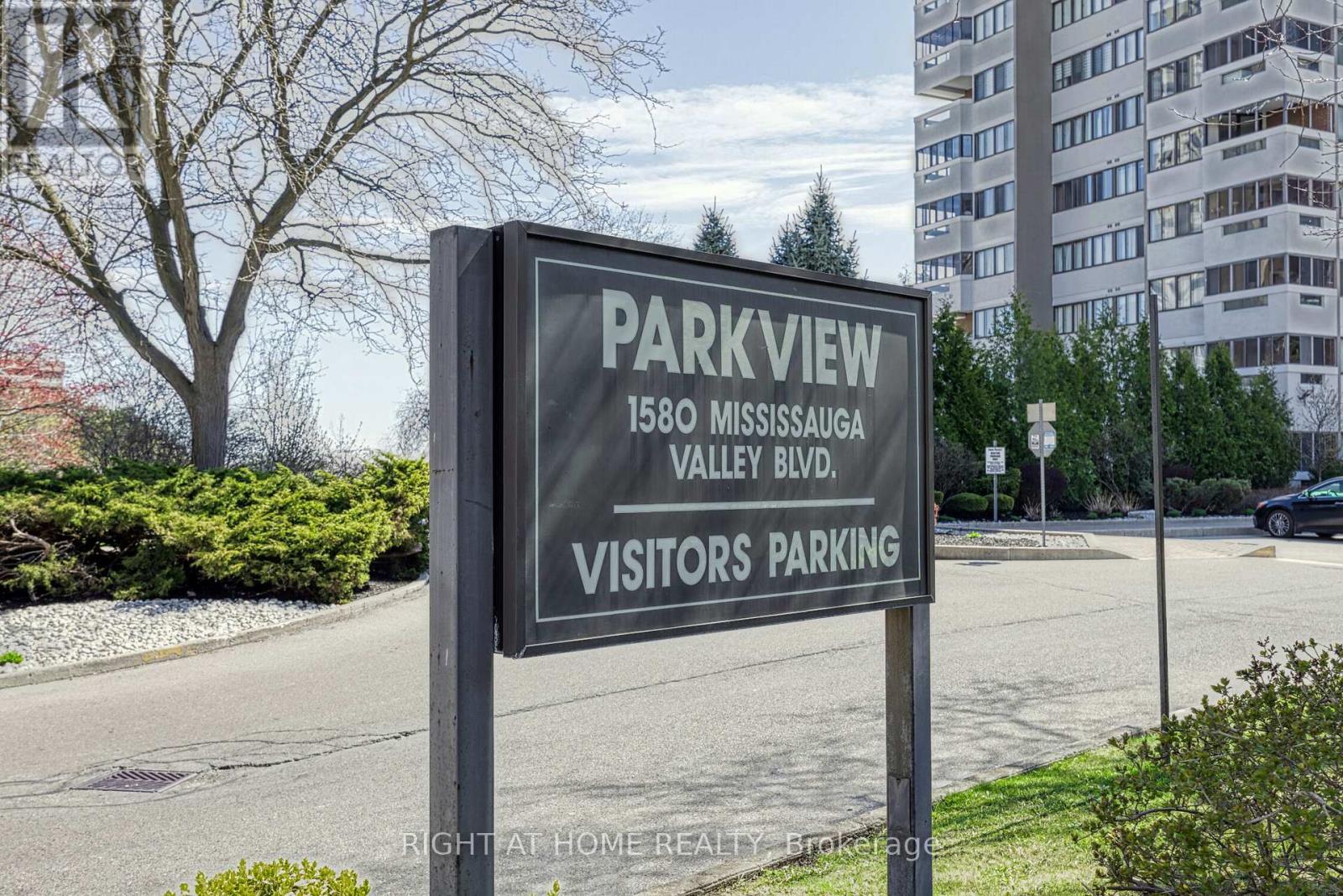 205 - 1580 Mississauga Valley, Mississauga, Ontario  L5A 3T8 - Photo 4 - W12419094