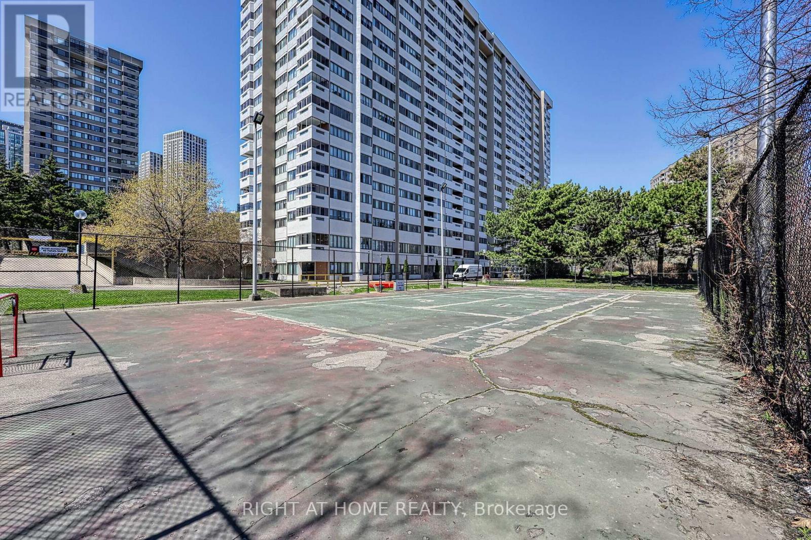 205 - 1580 Mississauga Valley, Mississauga, Ontario  L5A 3T8 - Photo 40 - W12419094